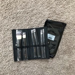 FabFitFun Crown 6-piece Brush Set in Black